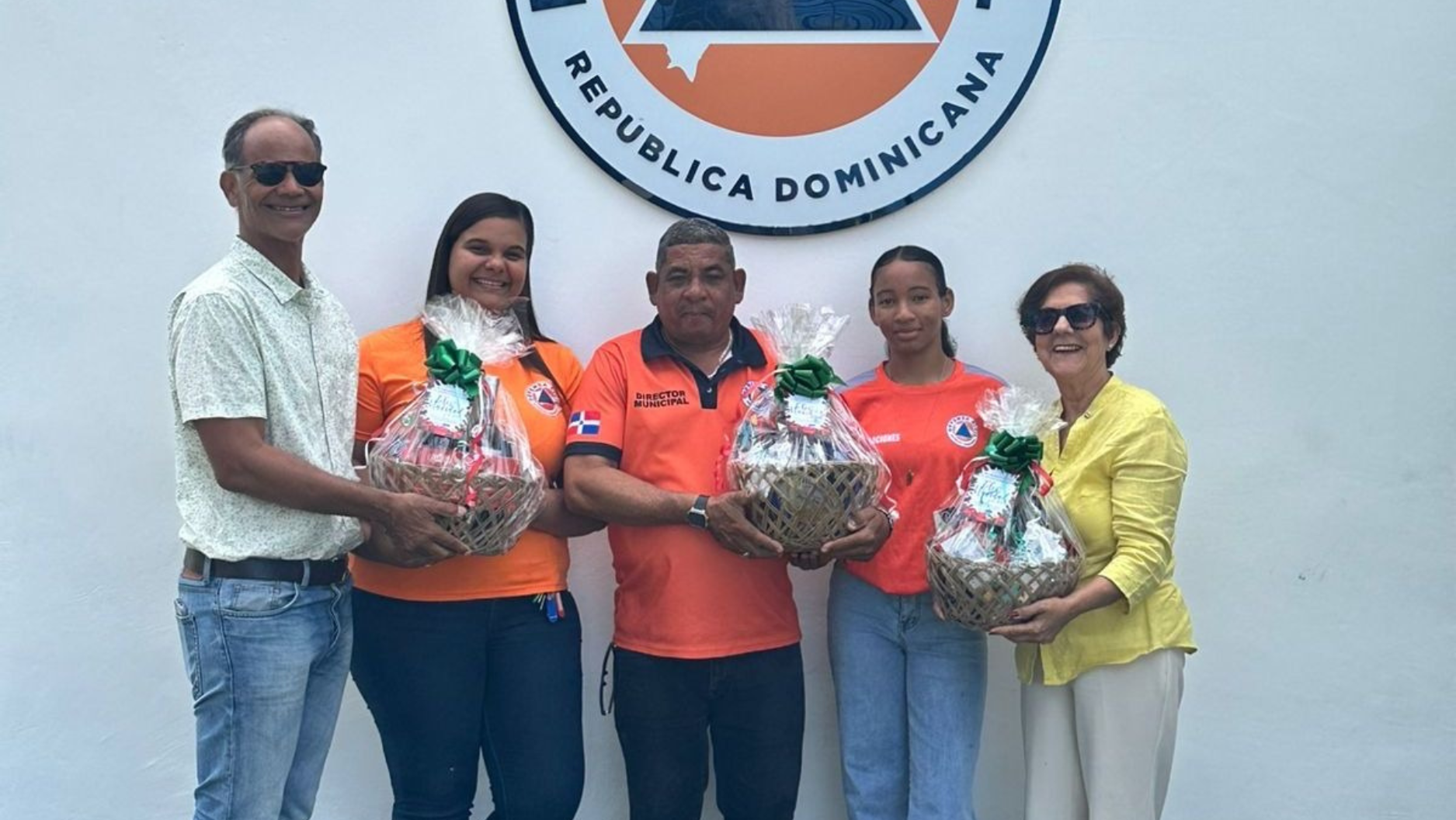     Asociación ProDesarrollo Sostenible de Sosúa entrega canastas navideñas y reconoce labor de instituciones de servicio    