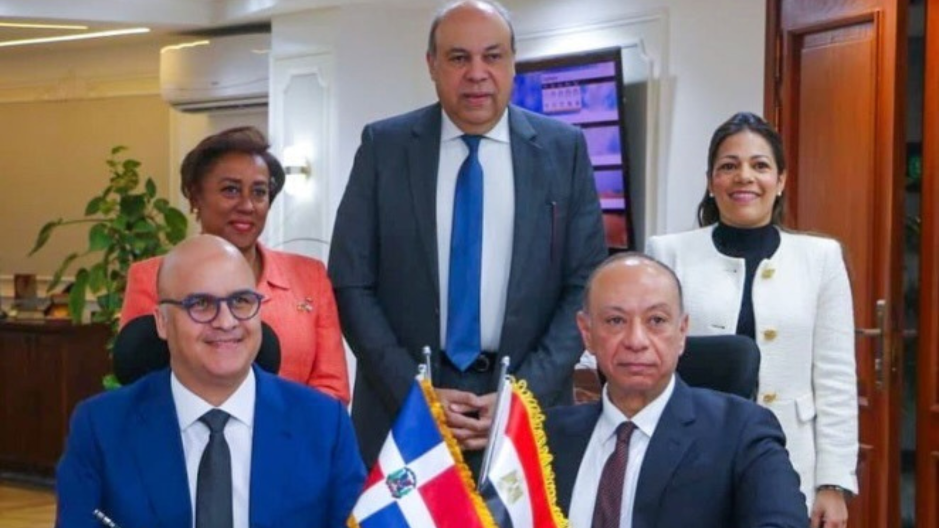     RD y Egipto firman acuerdo académico para el desarrollo de la Aviación Civil Internacional  