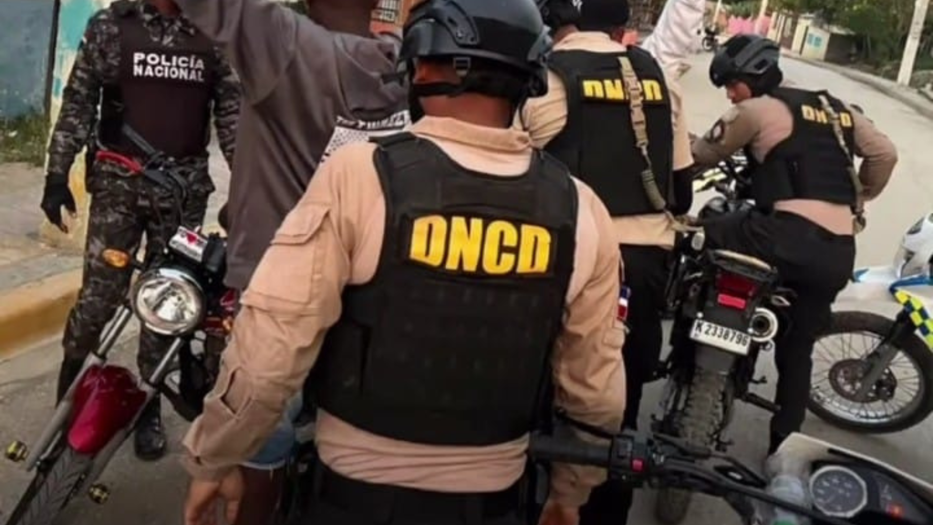 Denuncian “punto de droga” mantiene en zozobra barrio de Puerto Plata; piden intervención DNCD  