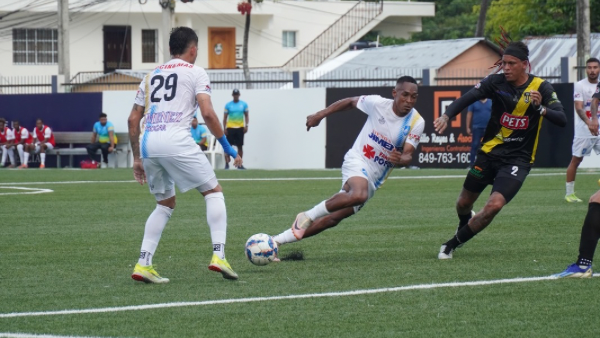 Leo Becerra, El Matador, guía al Atlántico F.C. a importante victoria