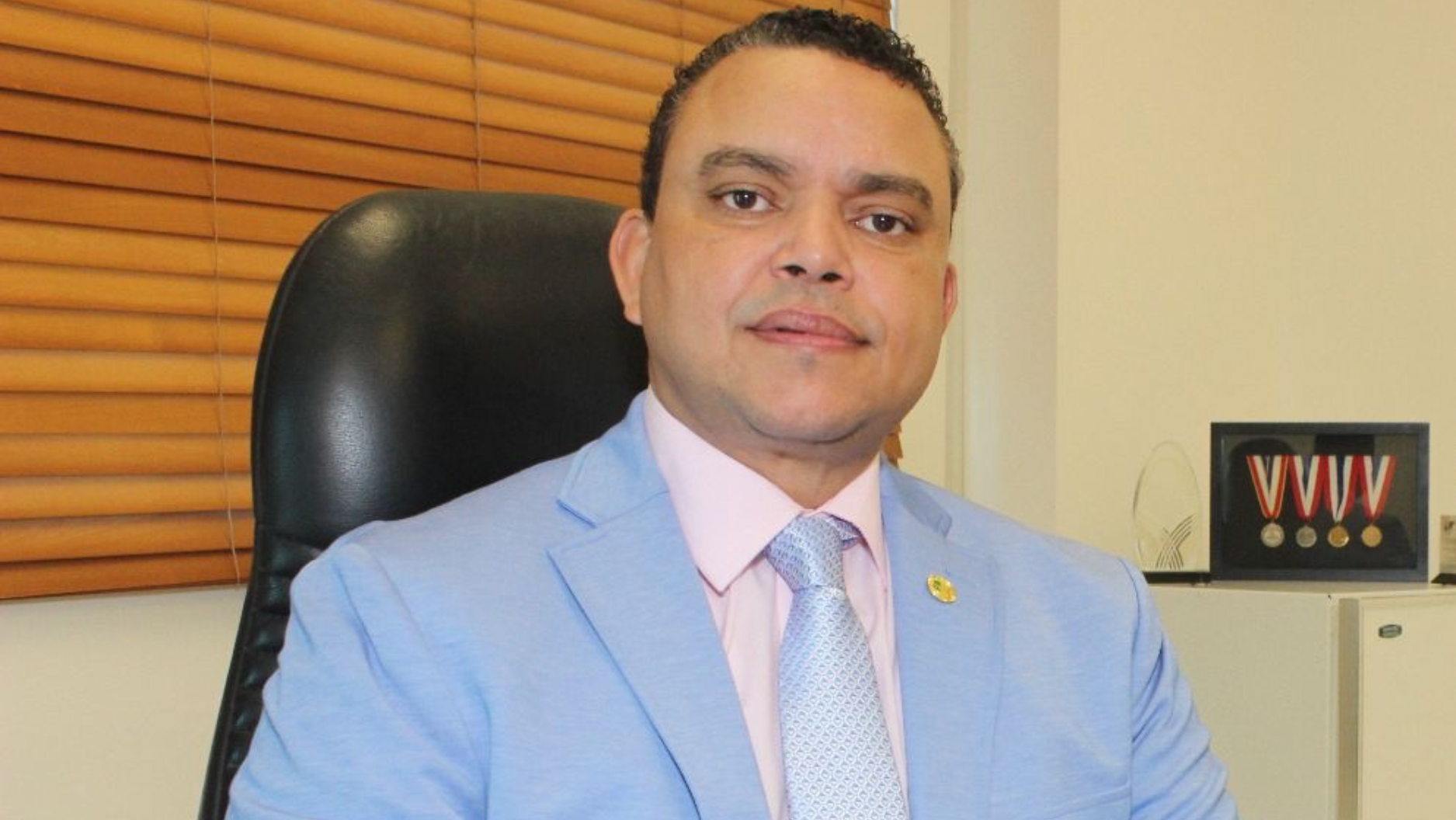 Decreto 6-26: Presidente designa a Julio Landrón como director del Servicio Nacional de Salud